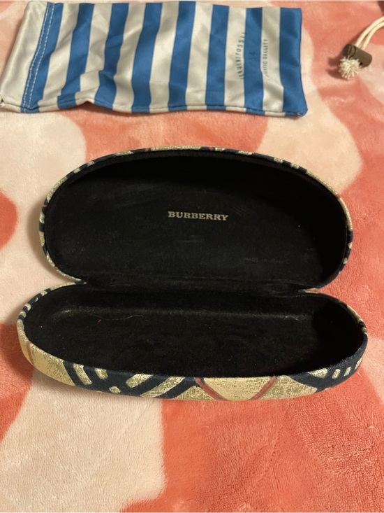 Fossil and Burberry Sunglass Case & Bag Bundle of 4 main image 8